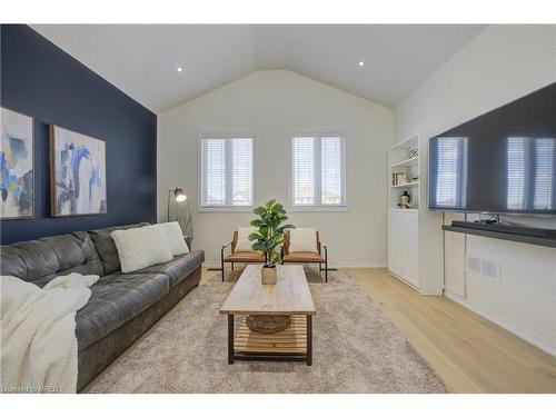 433 Twinleaf Street, Waterloo, ON - Indoor Photo Showing Living Room