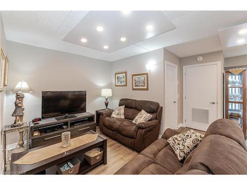 911-716 Main Street E, Milton, ON - Indoor Photo Showing Living Room