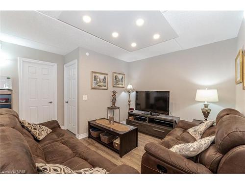 911-716 Main Street E, Milton, ON - Indoor Photo Showing Living Room