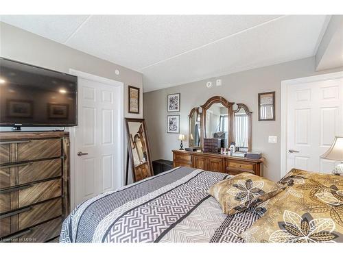 911-716 Main Street E, Milton, ON - Indoor Photo Showing Bedroom