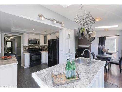 6557 Eastridge Road, Mississauga, ON - Indoor Photo Showing Kitchen With Upgraded Kitchen