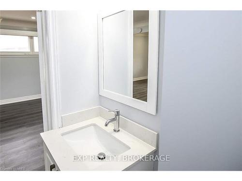 Uf-32 Lancaster Avenue, St. Catharines, ON - Indoor Photo Showing Bathroom