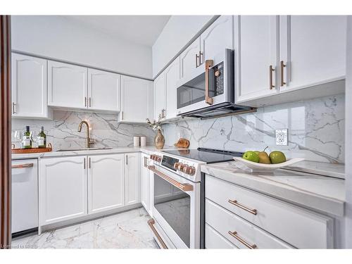 Ph209-208 Enfield Place, Mississauga, ON - Indoor Photo Showing Kitchen