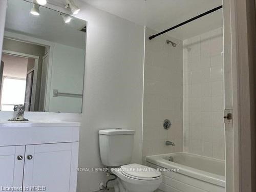 2206-135 Hillcrest Avenue, Mississauga, ON - Indoor Photo Showing Bathroom