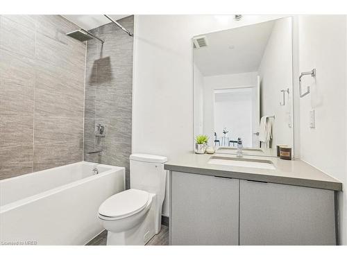 1005-297 Oak Walk Drive, Oakville, ON - Indoor Photo Showing Bathroom
