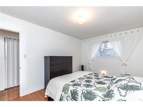 2171 Melissa Crescent, Burlington, ON - Indoor Photo Showing Bedroom