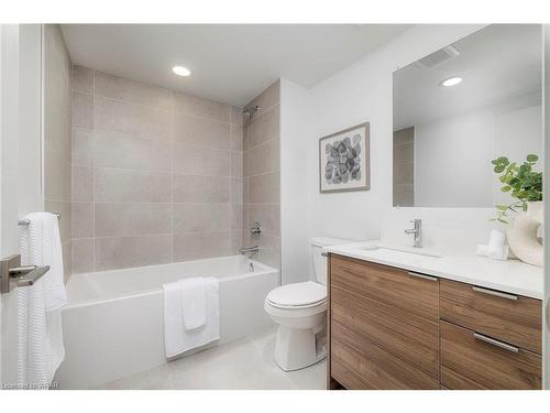 4-276 Dunsmure Road, Hamilton, ON - Indoor Photo Showing Bathroom