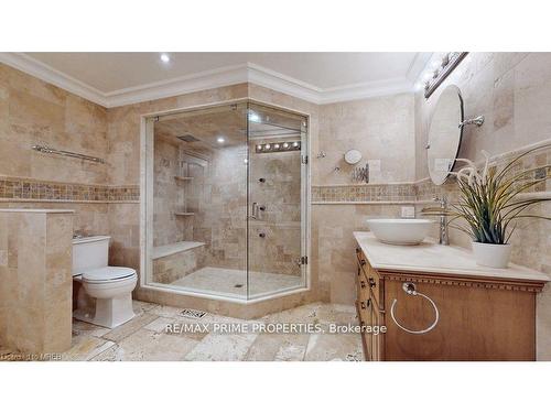 950 Harvey Place, Burlington, ON - Indoor Photo Showing Bathroom
