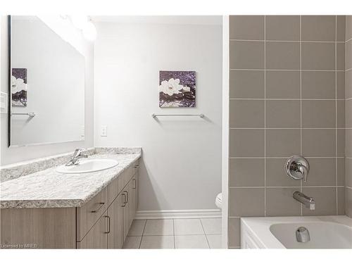 21-19 Ridge Road, Cambridge, ON - Indoor Photo Showing Bathroom