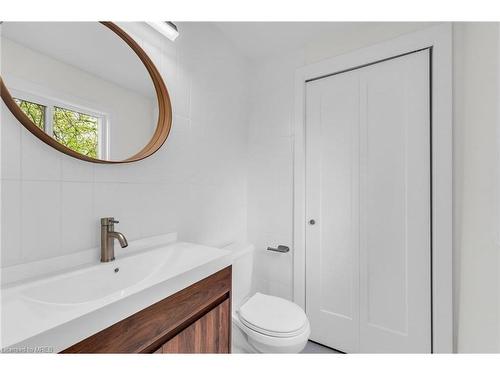 119 Beck Street, Cambridge, ON - Indoor Photo Showing Bathroom