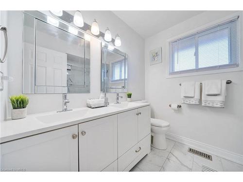 5 Rapallo Drive, Hamilton, ON - Indoor Photo Showing Bathroom