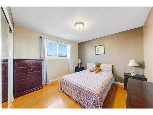 5 Rapallo Drive, Hamilton, ON - Indoor Photo Showing Bedroom