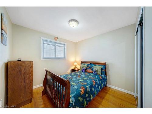 5 Rapallo Drive, Hamilton, ON - Indoor Photo Showing Bedroom