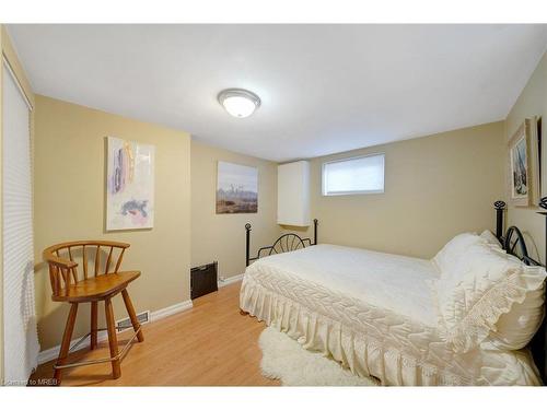 5 Rapallo Drive, Hamilton, ON - Indoor Photo Showing Bedroom