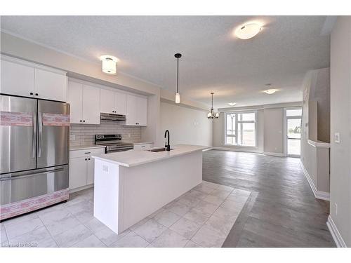 58-271 Grey Silo Road Road, Waterloo, ON - Indoor Photo Showing Kitchen With Upgraded Kitchen