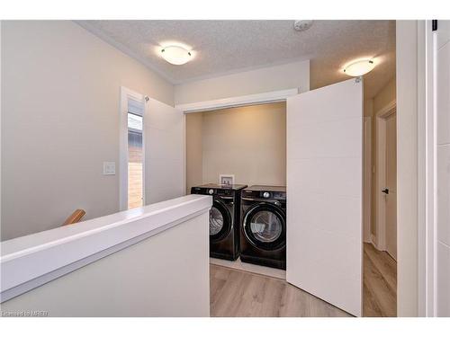 58-271 Grey Silo Road Road, Waterloo, ON - Indoor Photo Showing Laundry Room