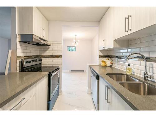 22-529 Elm Street, Port Colborne, ON - Indoor Photo Showing Kitchen With Stainless Steel Kitchen With Double Sink With Upgraded Kitchen