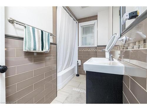 782 Springbank Drive, London, ON - Indoor Photo Showing Bathroom