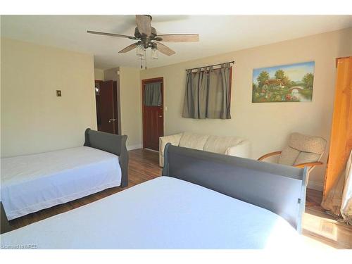 4555 Beechwood Road, Niagara Falls, ON - Indoor Photo Showing Bedroom