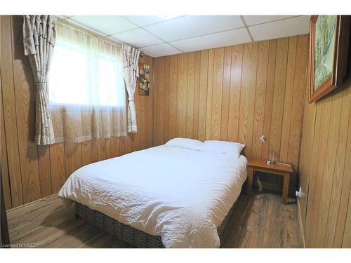 4555 Beechwood Road, Niagara Falls, ON - Indoor Photo Showing Bedroom