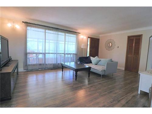 4555 Beechwood Road, Niagara Falls, ON - Indoor Photo Showing Living Room