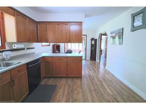 4555 Beechwood Road, Niagara Falls, ON - Indoor Photo Showing Kitchen