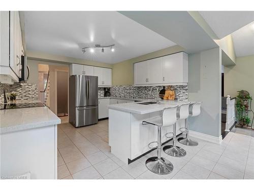 6484 Miller'S Grove, Mississauga, ON - Indoor Photo Showing Kitchen With Upgraded Kitchen