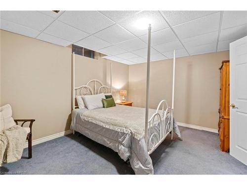 6484 Miller'S Grove, Mississauga, ON - Indoor Photo Showing Bedroom