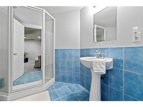 6484 Miller'S Grove, Mississauga, ON - Indoor Photo Showing Bathroom