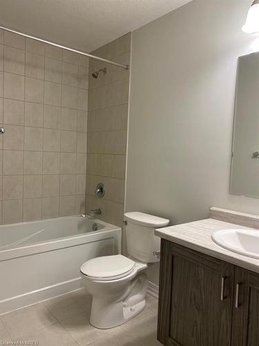 2C-155 Thomas Slee Drive, Waterloo, ON - Indoor Photo Showing Bathroom