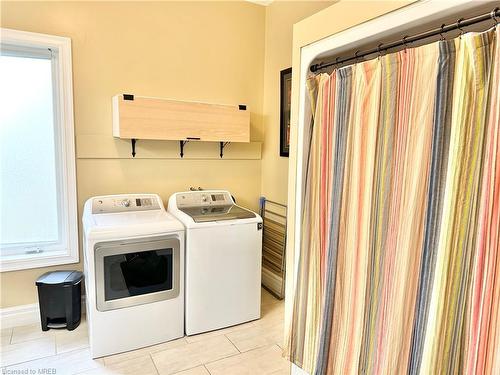 76 East Street, St. Thomas, ON - Indoor Photo Showing Laundry Room