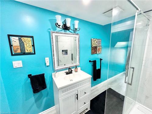 76 East Street, St. Thomas, ON - Indoor Photo Showing Bathroom