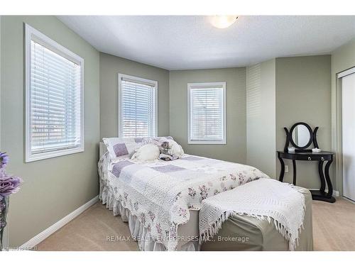 422 Schreyer Crescent, Milton, ON - Indoor Photo Showing Bedroom