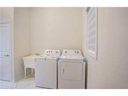33 Gilham Way, Paris, ON - Indoor Photo Showing Laundry Room