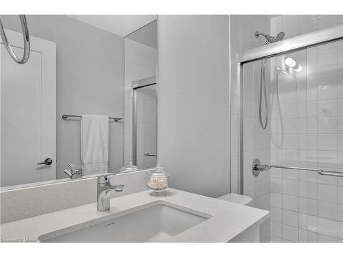 518-657 Cricklewood Drive, Mississauga, ON - Indoor Photo Showing Bathroom