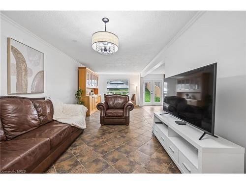 2873 Gulfstream Way, Mississauga, ON - Indoor Photo Showing Living Room
