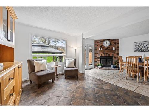 2873 Gulfstream Way, Mississauga, ON - Indoor Photo Showing Living Room With Fireplace