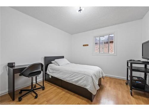 2873 Gulfstream Way, Mississauga, ON - Indoor Photo Showing Bedroom
