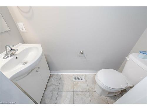 8A-439 Athlone Avenue, Woodstock, ON - Indoor Photo Showing Bathroom
