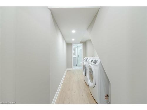 8A-439 Athlone Avenue, Woodstock, ON - Indoor Photo Showing Laundry Room
