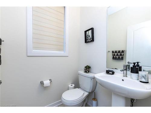 29 Monteith Drive, Brantford, ON - Indoor Photo Showing Bathroom