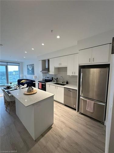 1607-15 Glebe Street, Cambridge, ON - Indoor Photo Showing Kitchen With Stainless Steel Kitchen With Upgraded Kitchen