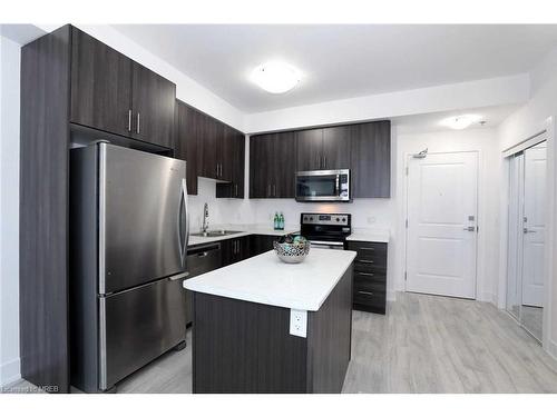 719-2486 Old Bronte Road, Oakville, ON - Indoor Photo Showing Kitchen With Upgraded Kitchen