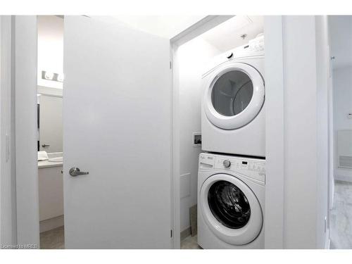719-2486 Old Bronte Road, Oakville, ON - Indoor Photo Showing Laundry Room