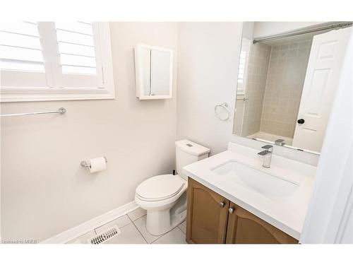 18 Stephanie Avenue, Brampton, ON - Indoor Photo Showing Bathroom