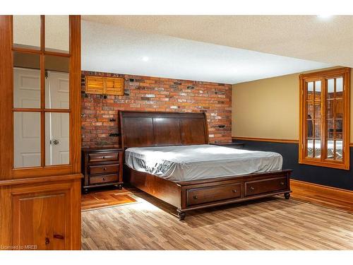 2 (Bsmt)-36 Oakridge Avenue, St. Catharines, ON - Indoor Photo Showing Bedroom