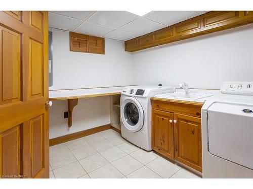 2 (Bsmt)-36 Oakridge Avenue, St. Catharines, ON - Indoor Photo Showing Laundry Room