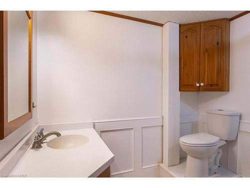 2 (Bsmt)-36 Oakridge Avenue, St. Catharines, ON - Indoor Photo Showing Bathroom