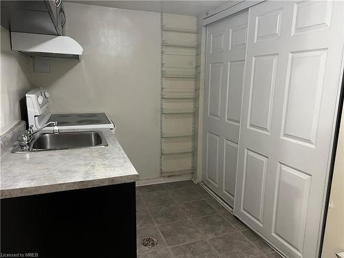 198-180 Mississauga Valley Boulevard, Mississauga, ON - Indoor Photo Showing Laundry Room