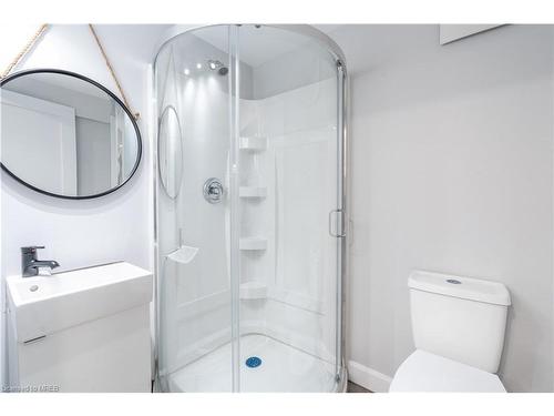 430 Woodbine Avenue, Kitchener, ON - Indoor Photo Showing Bathroom